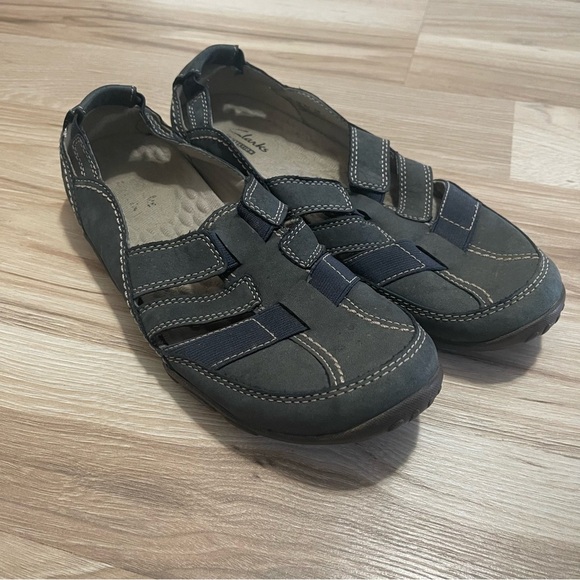 Clarks Women’s Navy Blue And Gray Casual Shoes - Picture 2 of 7